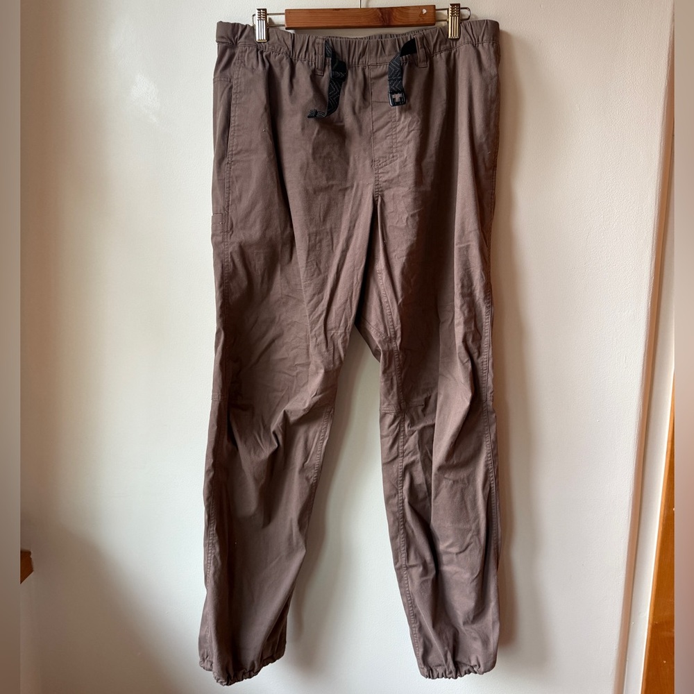 Men’s Mountain Hardwear Brown Pants adjustable waist and ankles Size Large